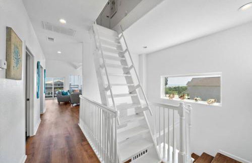 Beach House Located Steps from the Beach - Photo 29