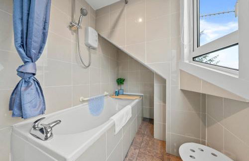 Charming Village Escape 3-Bed near Loch Lomond - Foto 11