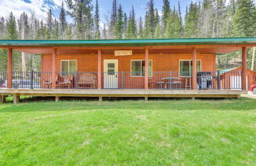 Wraparound Deck and Grill Deadwood Cabin - Foto 1