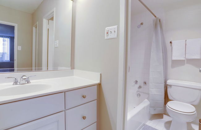 Fantastic 2BR Condo with Gym - Photo 32