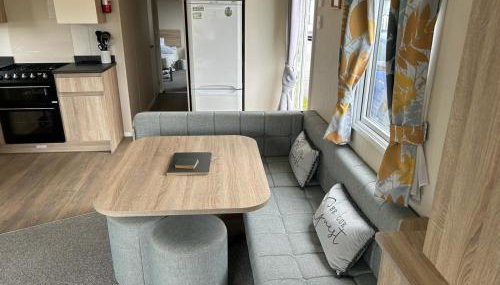 Delightful two bedroom caravan on Par Beach. - Foto 3