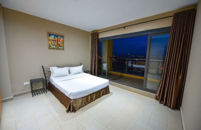 Boulevard Suites - Photo 6