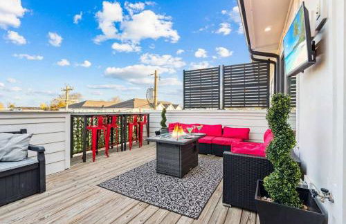 Private Home with Rooftop Game Room near Downtown - Foto 50