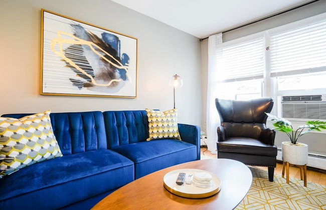 The Modern Couple's Getaway Loft With Private Balcony - Foto 1