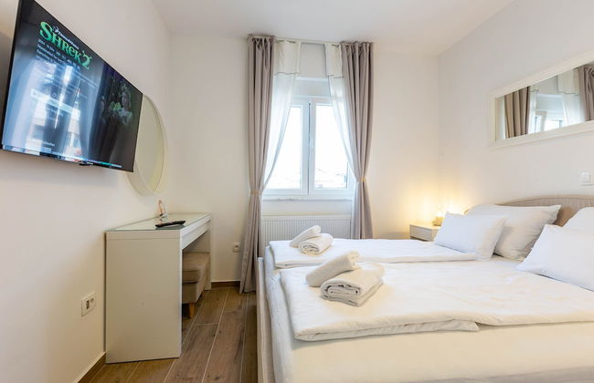 Exquisite Prestige Luxury Apartments With Shared Pool - Photo 10