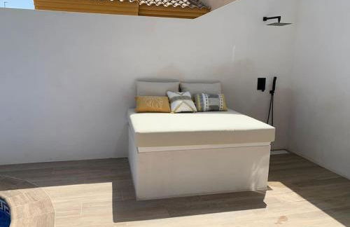 Dúplex mediterráneo con piscina y cenador - Foto 4