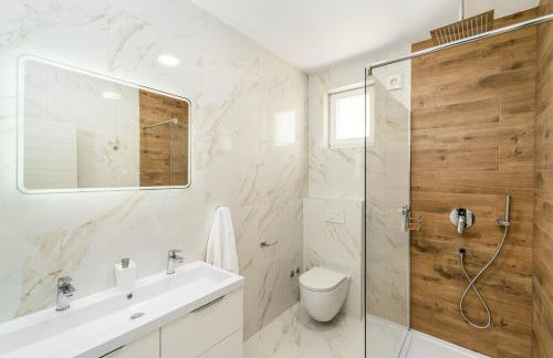 Villa BAMM with heated 36sqm pool, 5 en-suite bedrooms and panoramic sea views - Foto 22