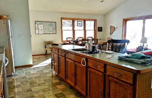 Rustic Cabin Rental with Waterfront Views on Lake Sylvia near St. Cloud, Minnesota - Foto 7