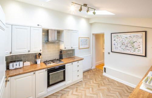 The Railway Inn MK - Victorian 3-Bedroom Home with Sauna, Jacuzzi Bath, FAST WI-FI & Free Parking - Foto 8