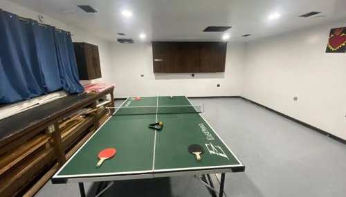 Spacious 3 Bedroom Home with Game Room and Parking - Foto 5