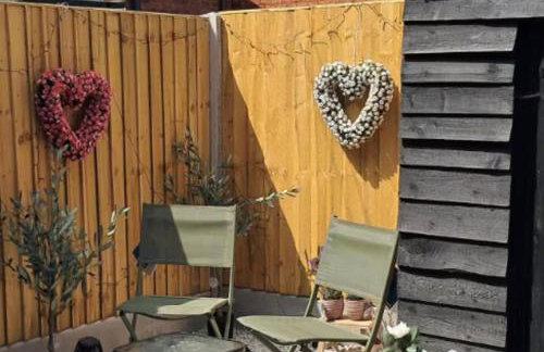 Cottage - Sleeps 4 - Pets Ok - Garden - Parking - Foto 3