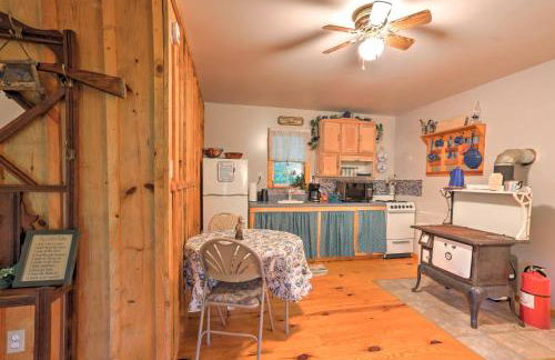 Rustic Briceville Cabin with Porch Tucked in Forest! - Foto 7