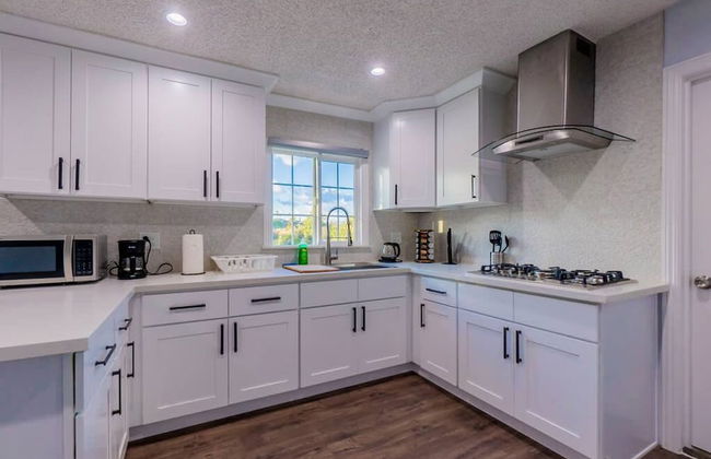 Stunning LA Luxury Retreat Ideal for Work or Play - Foto 6