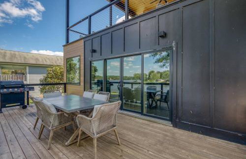 6BR Lakefront Private Dock & Bonfire Sleeps 12 - Foto 15