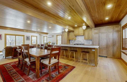 Less Than 1 Mi to Lake George! Family Retreat with Deck - Foto 17