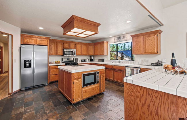 Alpenglow Chateau by Avantstay Ideal Big Bear Location w/ Pool Table & Hot Tub! - Foto 4