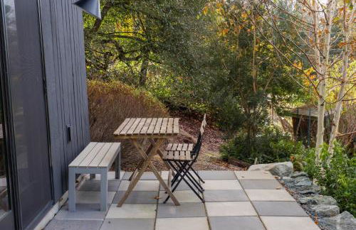 Water Views, Walk to Beach! New Hot Tub! - Foto 47