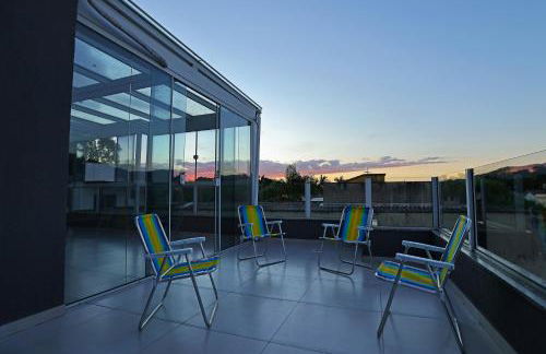 Cobertura Duplex no Campeche Florianópolis, 2 quartos com ar-condicionado, 3 banheiros, WiFi 1Gb, Cozinha completa, Estacionamento, Amplo terraço coberto com churrasqueira - Foto 35