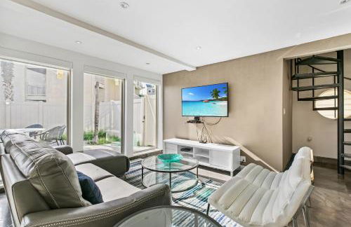 Upscale Modern Villa Private w Terrace in Bahia Mar Beachfront Resort, Heated Pool! - Photo 4