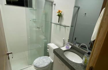 No Atalaia, Fort Poseidon rua do Atalho a 700 metros da praia do Atalaia, apartamento novo decorado, varanda, sala de estar e jantar, 02 suítes, 03 banheiros, lavanderia, cozinha, piscina, churrasqueira, salão de jogos, vista parcial das dunas e mar - Photo 29