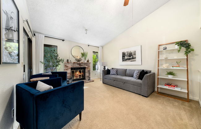 Delightful Home w Fireplace Patio Fire Pit - Foto 18