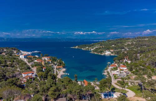Uniquely designed Villa Ivana with outdoor Jacuzzi nearby the pebble Banje beach at the Island of Solta - Photo 12