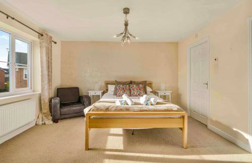 Spacious 4 Bedroom Warrington House with Free Parking Perfect for Contractors, Families and Business Guests - Foto 4