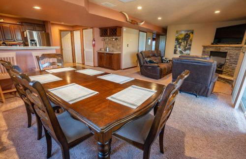 Bear Creek Lodge - Spa - Fire Table - 3min to Trails - Foto 1