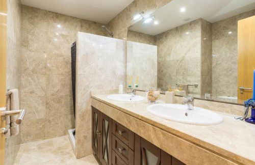 Keywise Perfect location next to María Zambrano STATION, central , beach ,pool and free Parking - Foto 25