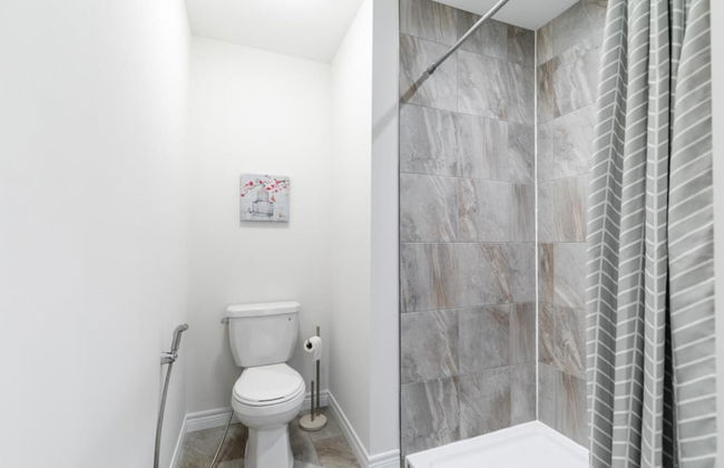 Modern Lakeshore 3BR 3BA TH Free Parking BBQ - Foto 32