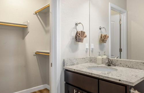 Mountain Peaks Getaway 4BR4BA Pet-Friendly Central AC Near Downtown Trails - Foto 9