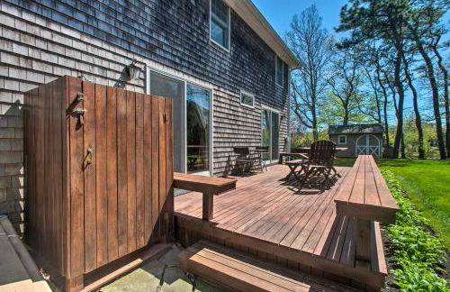 Traditional Marthas Vineyard Home with Porch and Yard - Foto 30