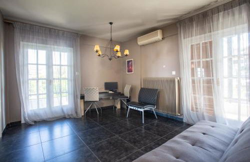 Τraditional fully detached villa on a luxurious hillock of Thessaloniki with its own garden also for family & wedding gatherings for 10 to 25 people only 15 minutes from airport - Foto 76