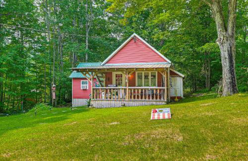 Less Than 8 Mi to Gore Mountain! Family Cottage with Porch - Foto 26