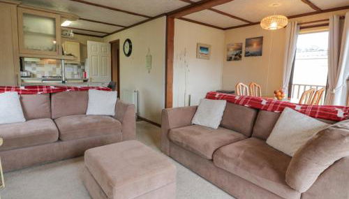 Roe Deer Lodge - Photo 3