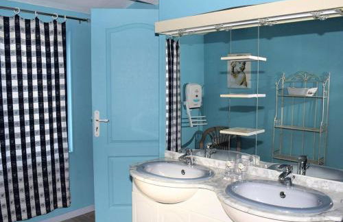 Maison à Perros-Guirec avec jardin, cour, cheminée, WIFI et proche du port de Ploumanac'h - FR-1-368-62 - Foto 3