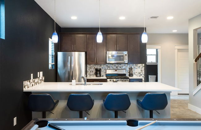 Upstay - East Austin Home w Yard Games Fire Pit - Photo 8