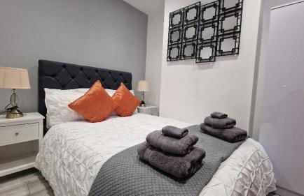 Stunning, clean, free parking home, ideal long stays - Foto 56