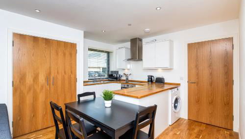 2Bed Ground Floor-Free Parking - Photo 2