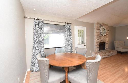 10 Minutes from IAH and Mall, Newly Rehabbed - Foto 19