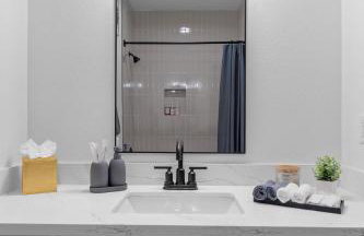 Cozy Modern 3BR Houston Townhome - Foto 21