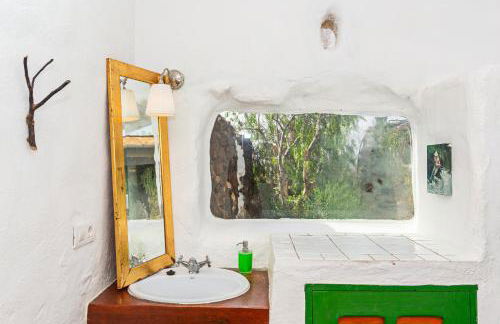 Bohemian Art House - 2BR in Yaiza & Garden - Photo 10