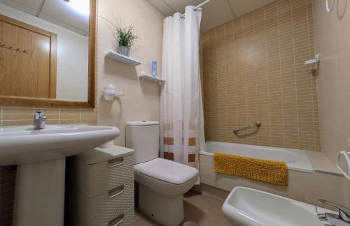 Ático Mediterráneo con Terraza y Solárium en el centro y a un paso del mar en Rincón de la Victoria - Photo 13