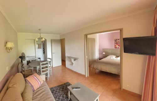 Hôtel du Golf de Pont Royal - appartement paisible rez de jardin - terrasse & piscine - Foto 1