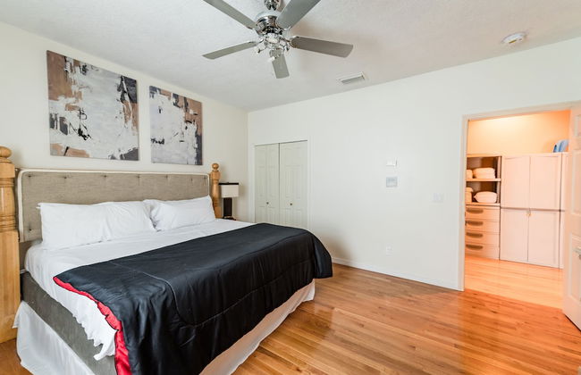 Chic Renovated Oasis: Disney & Universal Nearby 4 Bedroom Home by RedAwning - Foto 6