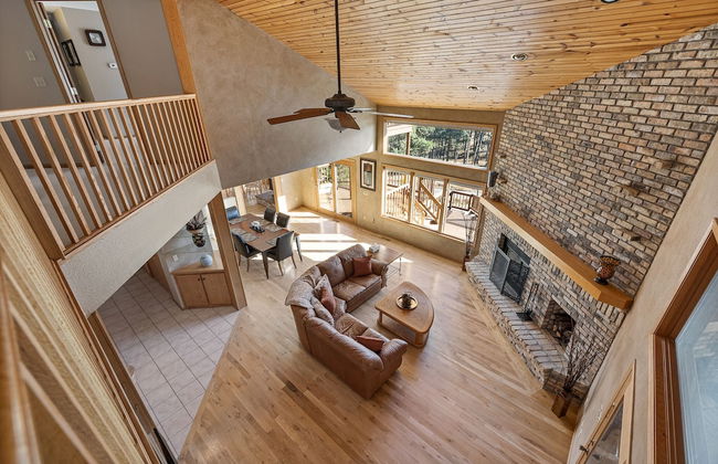 Peaceful Pines 5 BR Home with Jacuzzi - Foto 16