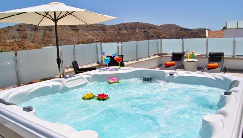 Big Villa Tauro with Private Heated Saltwater Pool & Jacuzzi & BBQ & Game Room & Arcade Games - Foto 3