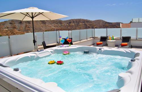 Big Villa Tauro with Private Heated Saltwater Pool & Jacuzzi & BBQ & Game Room & Arcade Games - Foto 3