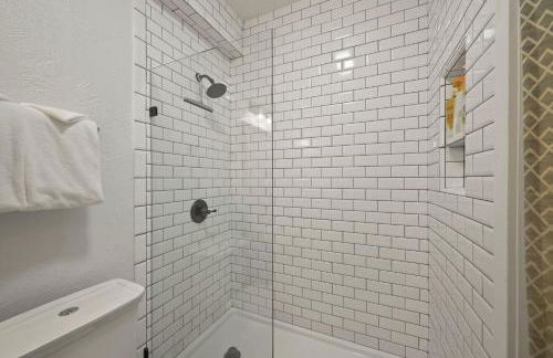 Dogs OK! Prime Home Base minutes to Downtown and Trails - Foto 15