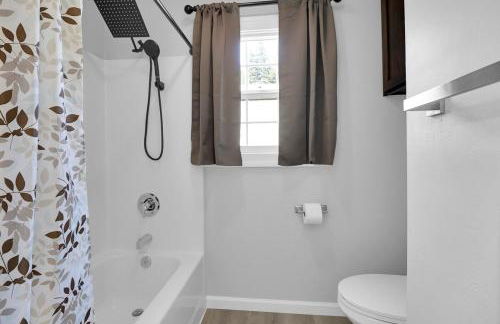 Spacious 3-Bedroom Near Campus - Photo 13